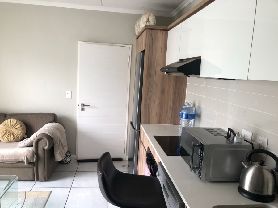 1 Bedroom Property for Sale in Crowthorne AH Gauteng