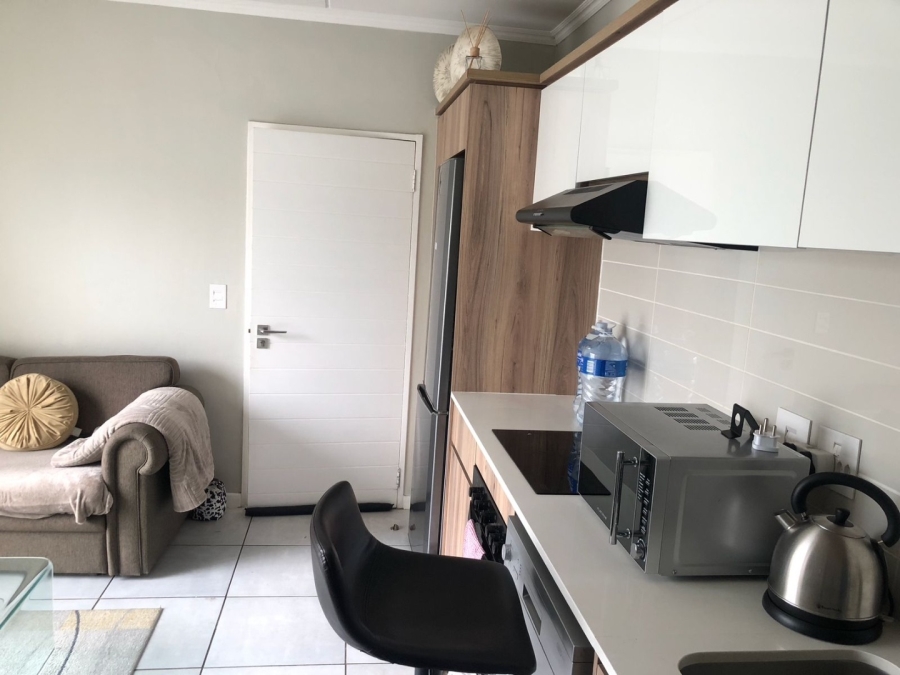 1 Bedroom Property for Sale in Crowthorne AH Gauteng