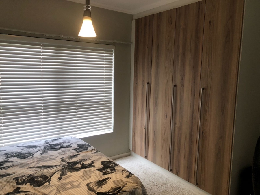 1 Bedroom Property for Sale in Crowthorne AH Gauteng