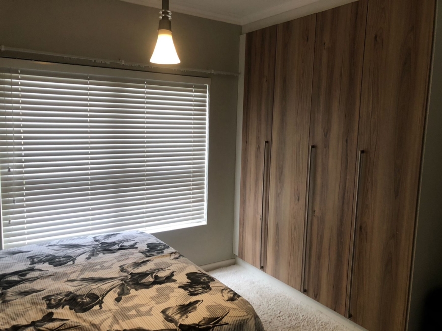 1 Bedroom Property for Sale in Crowthorne AH Gauteng