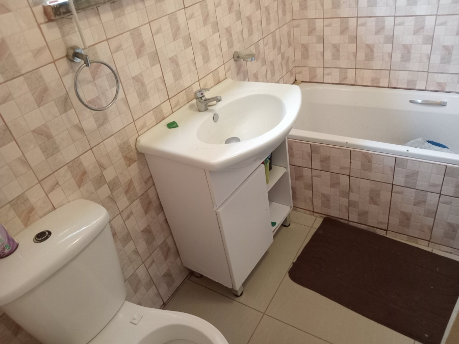 2 Bedroom Property for Sale in Etwatwa Gauteng