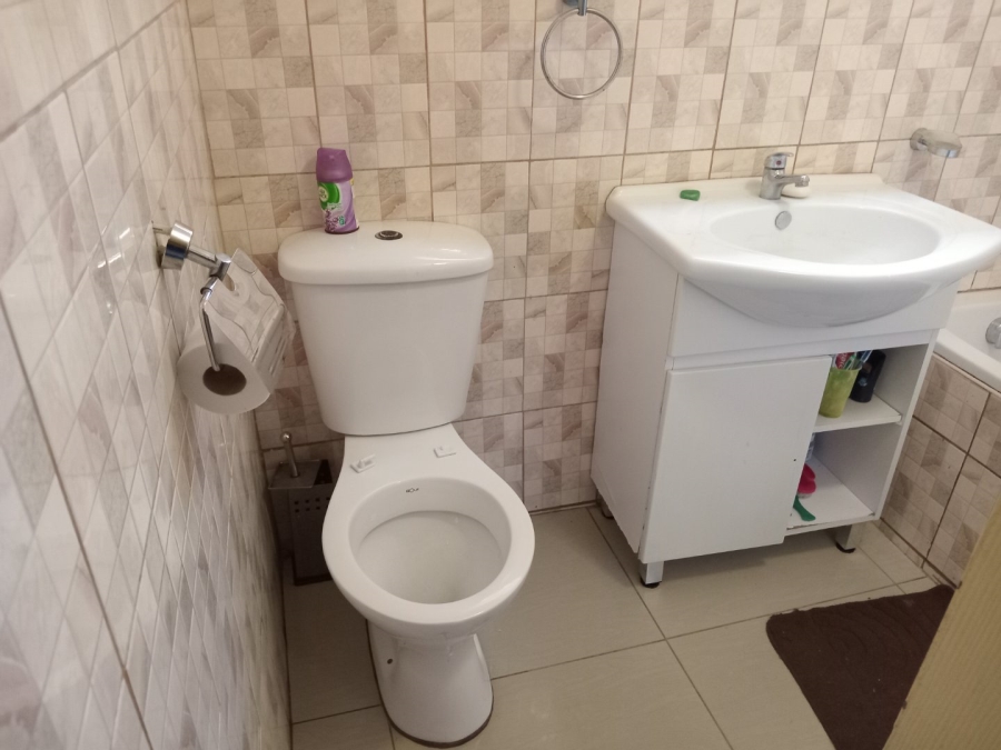 2 Bedroom Property for Sale in Etwatwa Gauteng