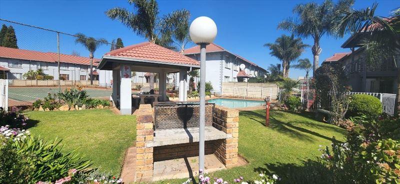 1 Bedroom Property for Sale in Glen Marais Gauteng