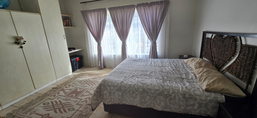 3 Bedroom Property for Sale in Strubenvale Gauteng