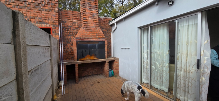 3 Bedroom Property for Sale in Strubenvale Gauteng