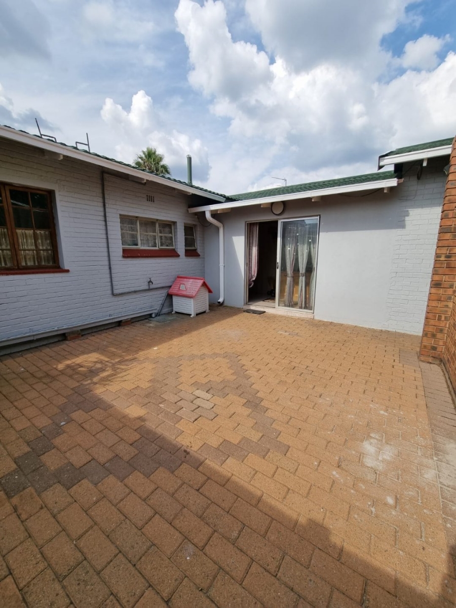 3 Bedroom Property for Sale in Strubenvale Gauteng