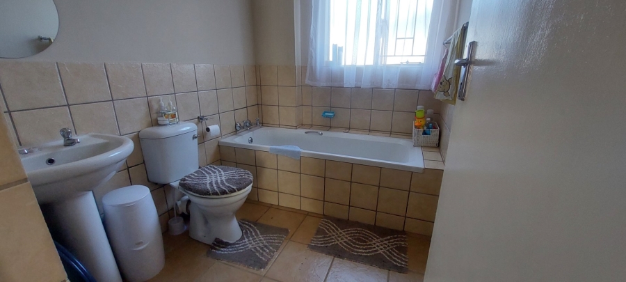 2 Bedroom Property for Sale in The Orchards Gauteng