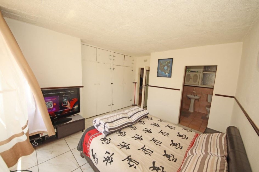 1 Bedroom Property for Sale in Symhurst Gauteng