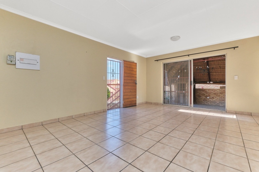 2 Bedroom Property for Sale in Wilgeheuwel Gauteng