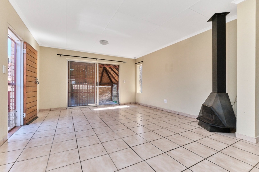 2 Bedroom Property for Sale in Wilgeheuwel Gauteng