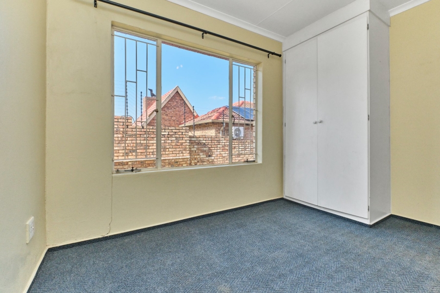 2 Bedroom Property for Sale in Wilgeheuwel Gauteng