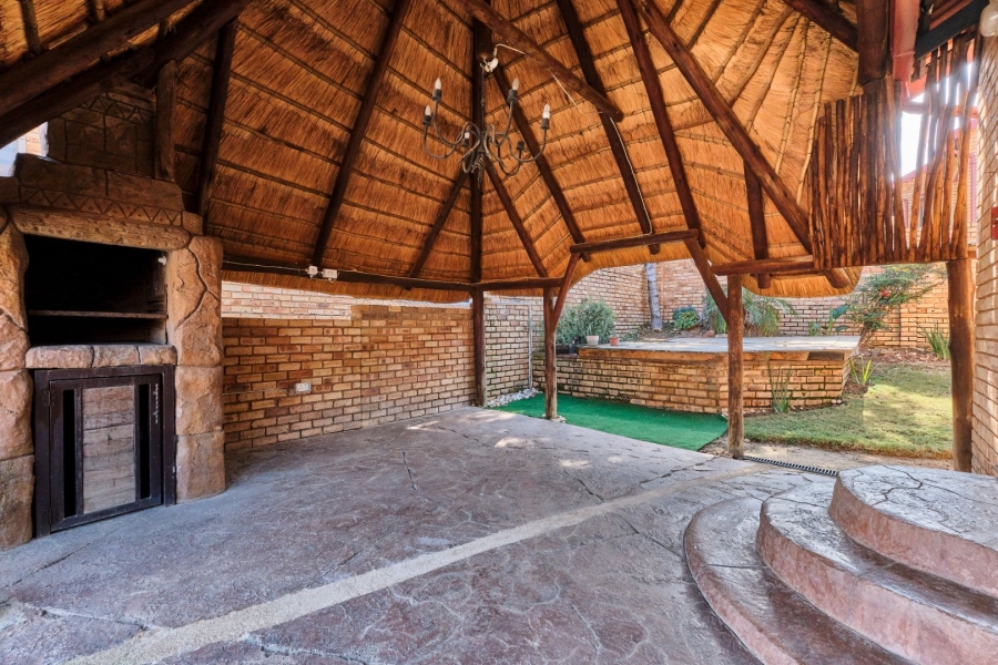 2 Bedroom Property for Sale in Wilgeheuwel Gauteng