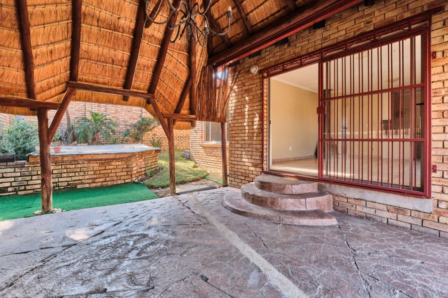 2 Bedroom Property for Sale in Wilgeheuwel Gauteng