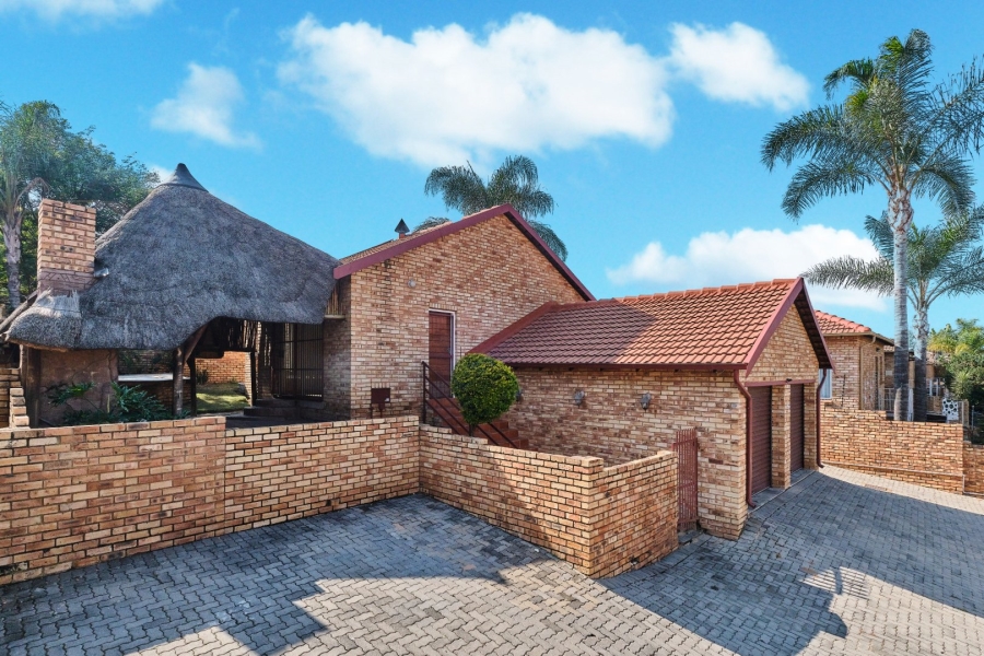 2 Bedroom Property for Sale in Wilgeheuwel Gauteng