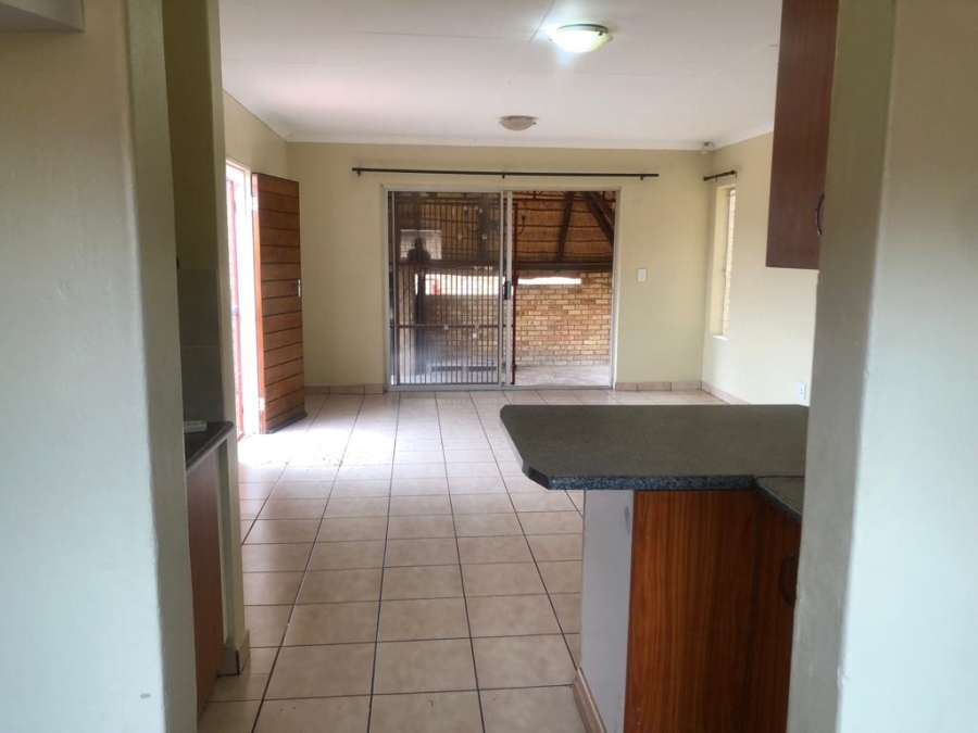 2 Bedroom Property for Sale in Wilgeheuwel Gauteng