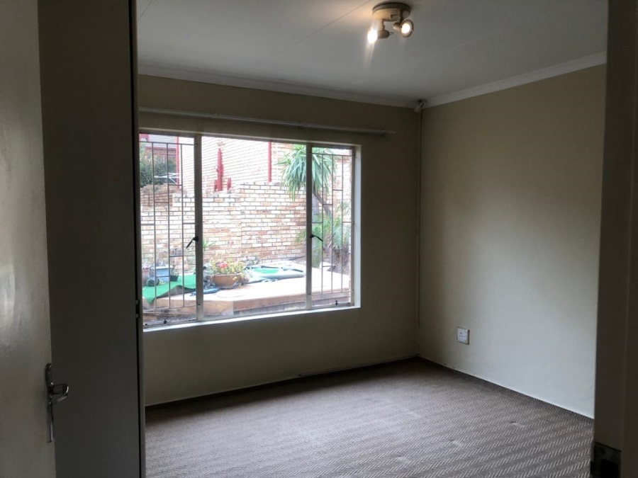 2 Bedroom Property for Sale in Wilgeheuwel Gauteng