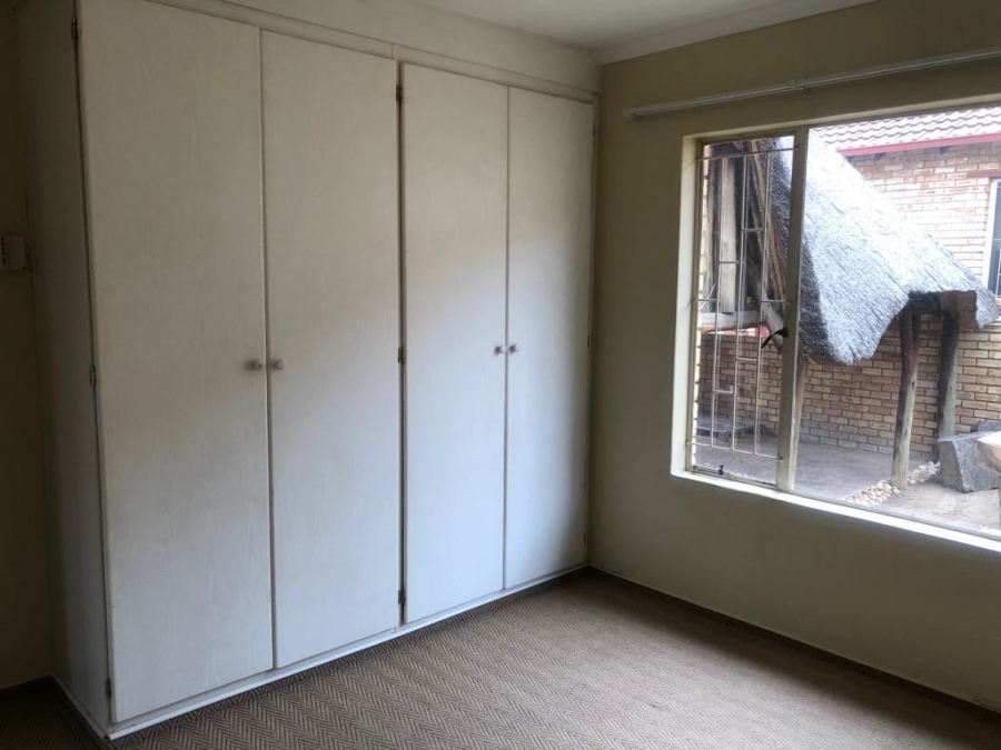 2 Bedroom Property for Sale in Wilgeheuwel Gauteng