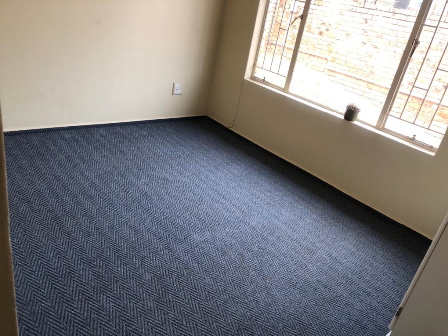 2 Bedroom Property for Sale in Wilgeheuwel Gauteng