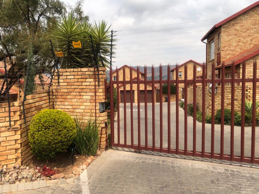 2 Bedroom Property for Sale in Wilgeheuwel Gauteng