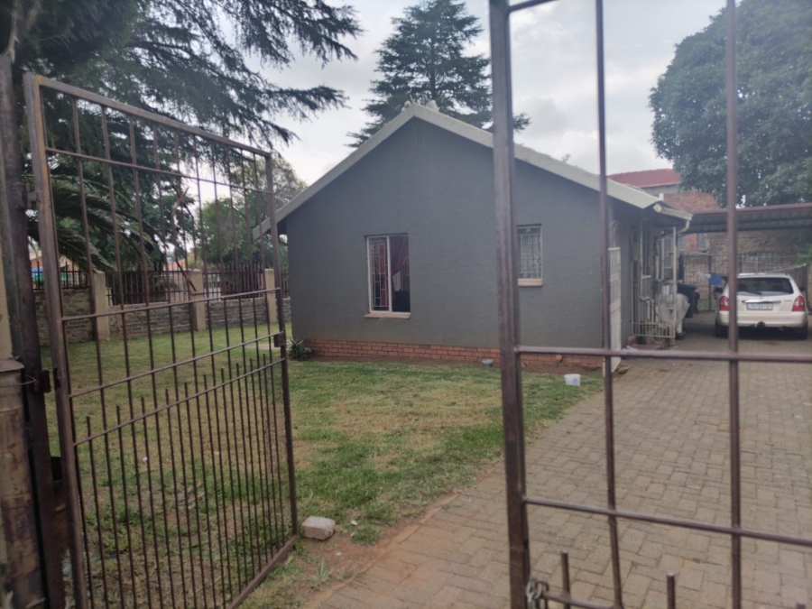 3 Bedroom Property for Sale in Lenasia South Gauteng