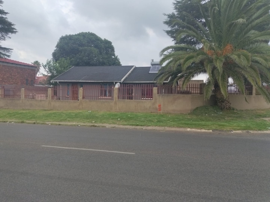 3 Bedroom Property for Sale in Lenasia South Gauteng