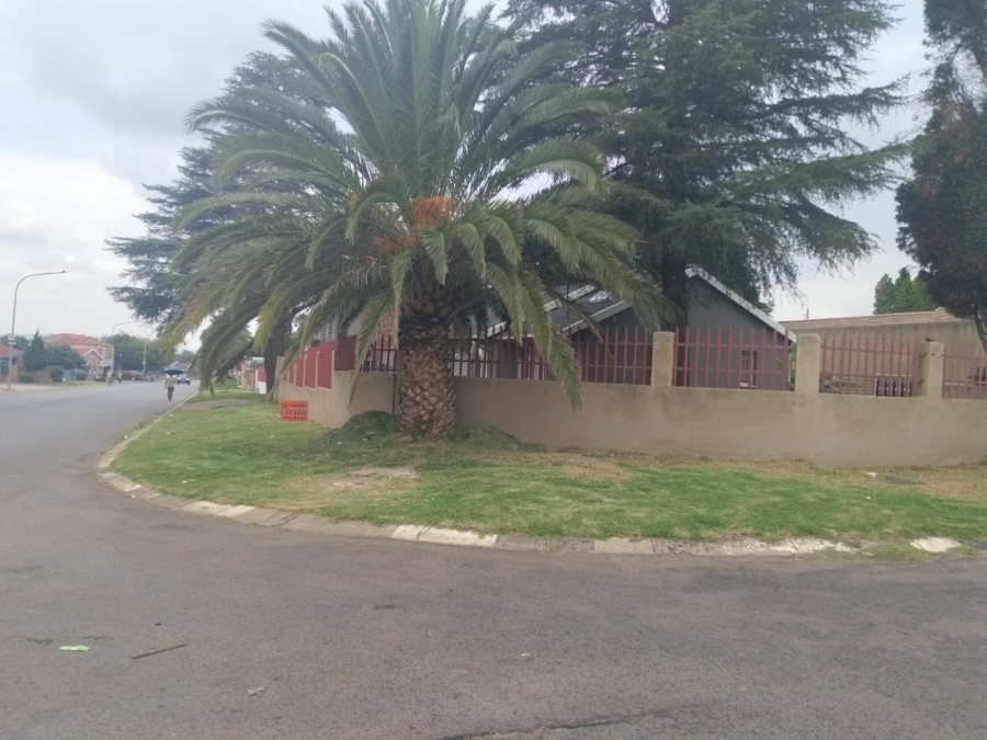 3 Bedroom Property for Sale in Lenasia South Gauteng