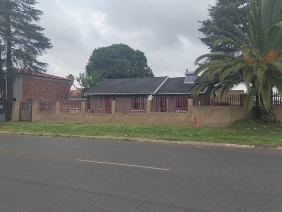 3 Bedroom Property for Sale in Lenasia South Gauteng