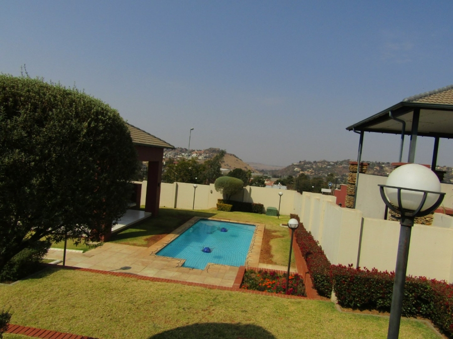 2 Bedroom Property for Sale in Oakdene Gauteng