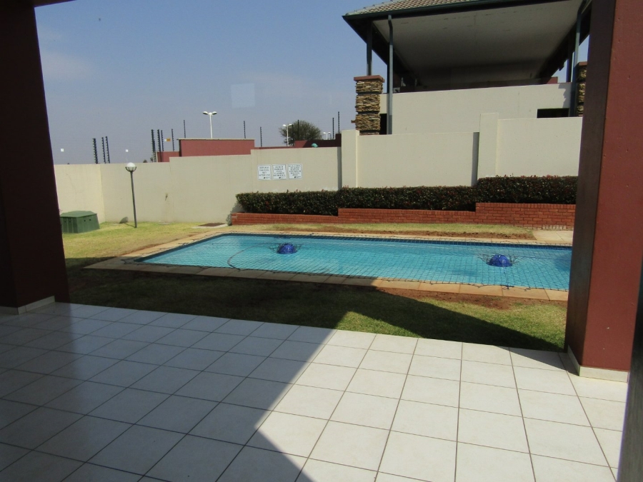 2 Bedroom Property for Sale in Oakdene Gauteng