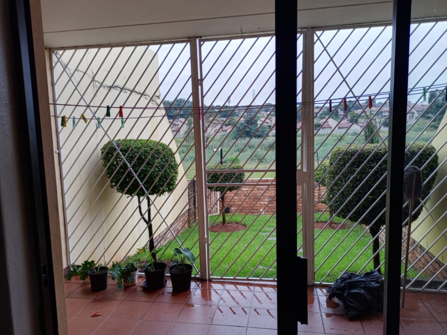 2 Bedroom Property for Sale in Mondeor Gauteng