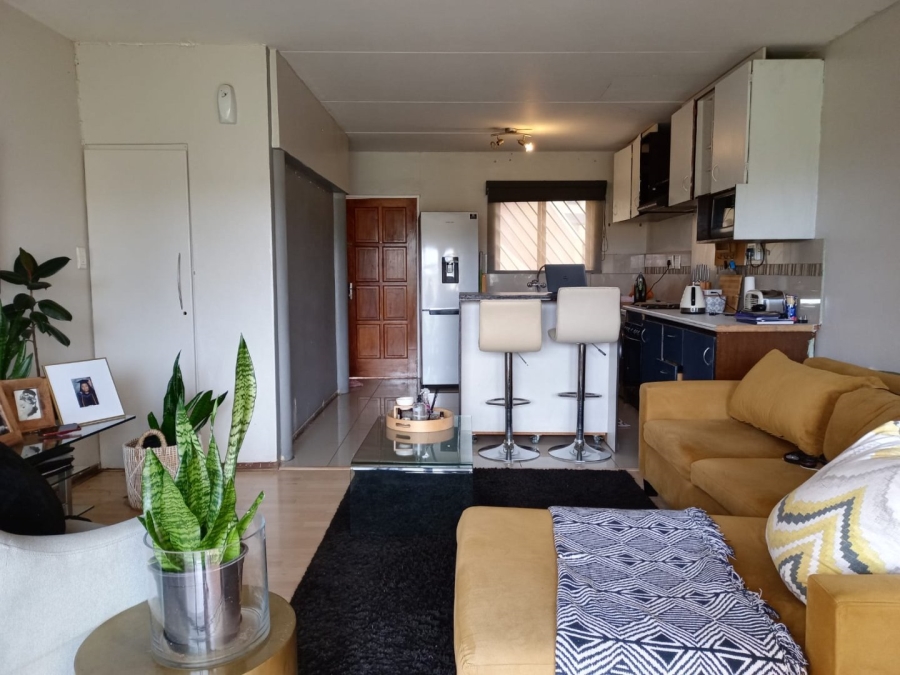 2 Bedroom Property for Sale in Mondeor Gauteng