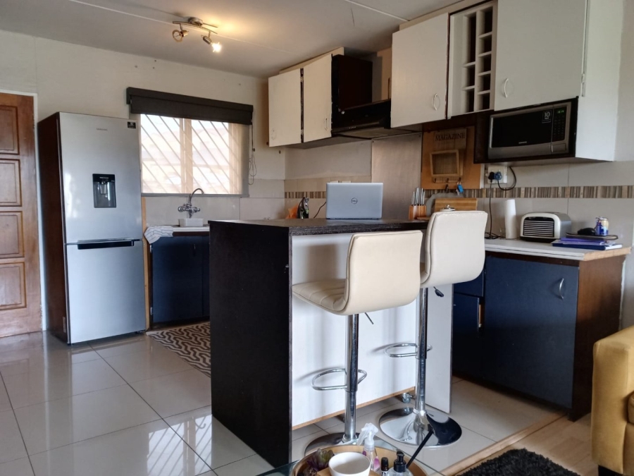 2 Bedroom Property for Sale in Mondeor Gauteng