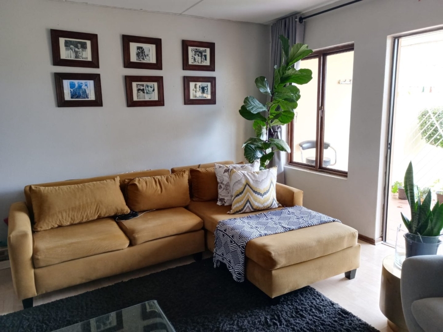 2 Bedroom Property for Sale in Mondeor Gauteng