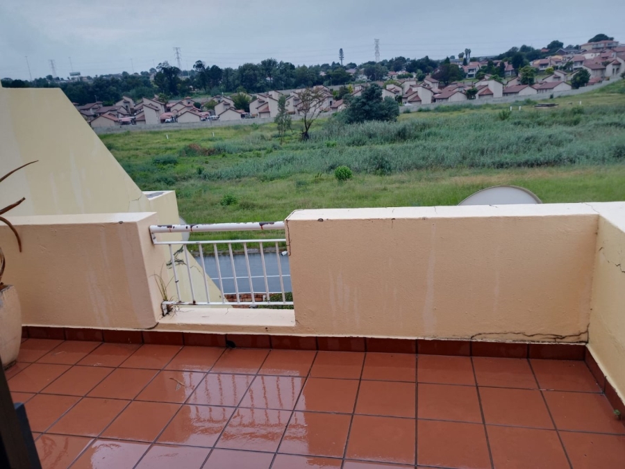 2 Bedroom Property for Sale in Mondeor Gauteng