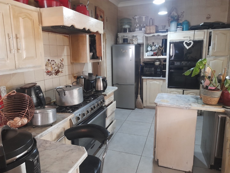 3 Bedroom Property for Sale in Clayville Gauteng