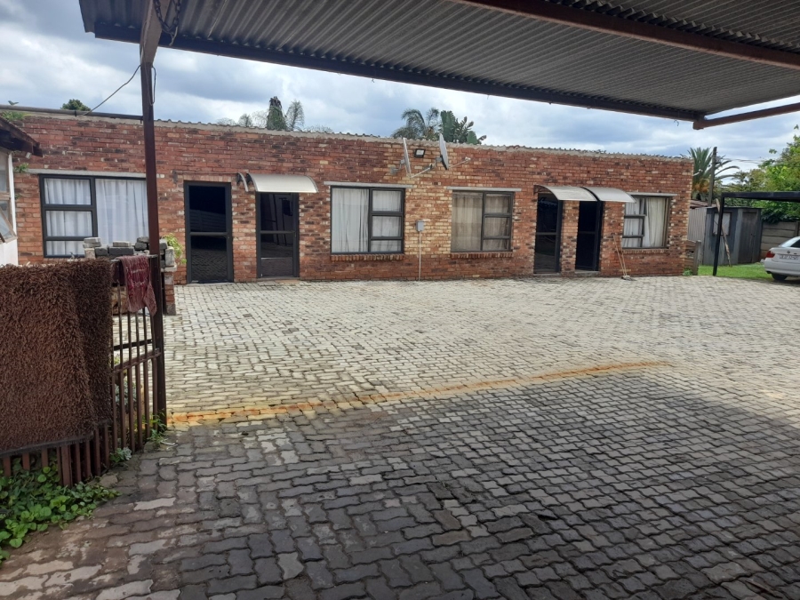 3 Bedroom Property for Sale in Clayville Gauteng