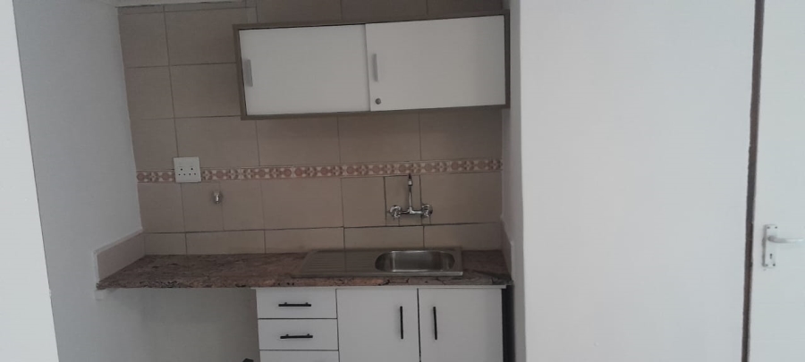 To Let 1 Bedroom Property for Rent in Country View Gauteng