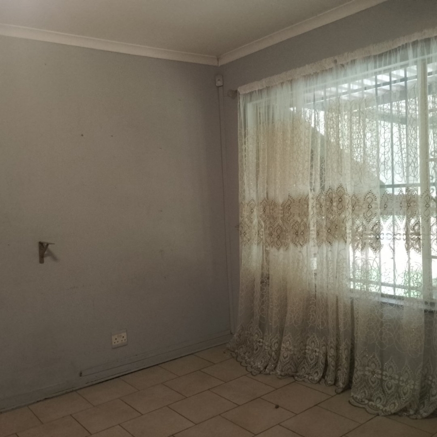 To Let 1 Bedroom Property for Rent in Country View Gauteng