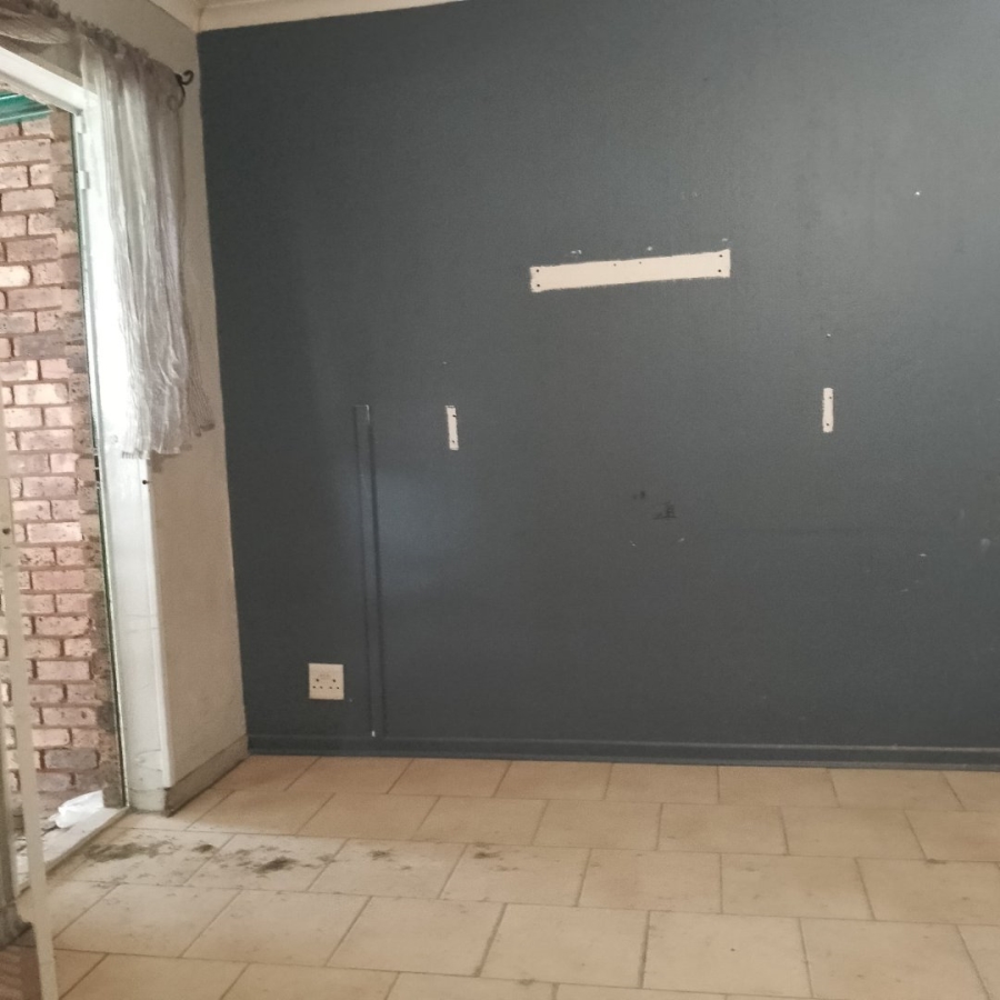 To Let 1 Bedroom Property for Rent in Country View Gauteng