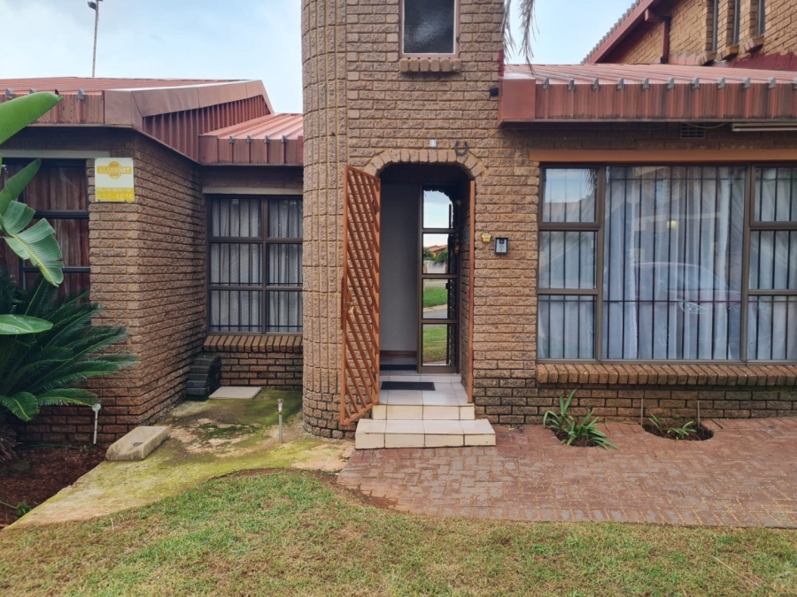 6 Bedroom Property for Sale in Lenasia South Gauteng