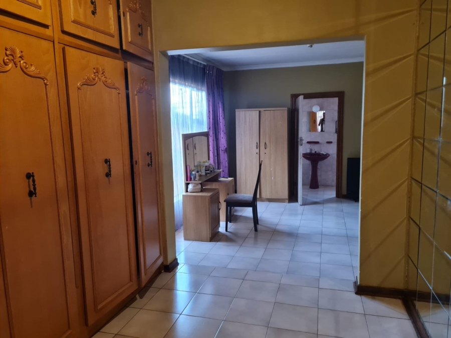 6 Bedroom Property for Sale in Lenasia South Gauteng