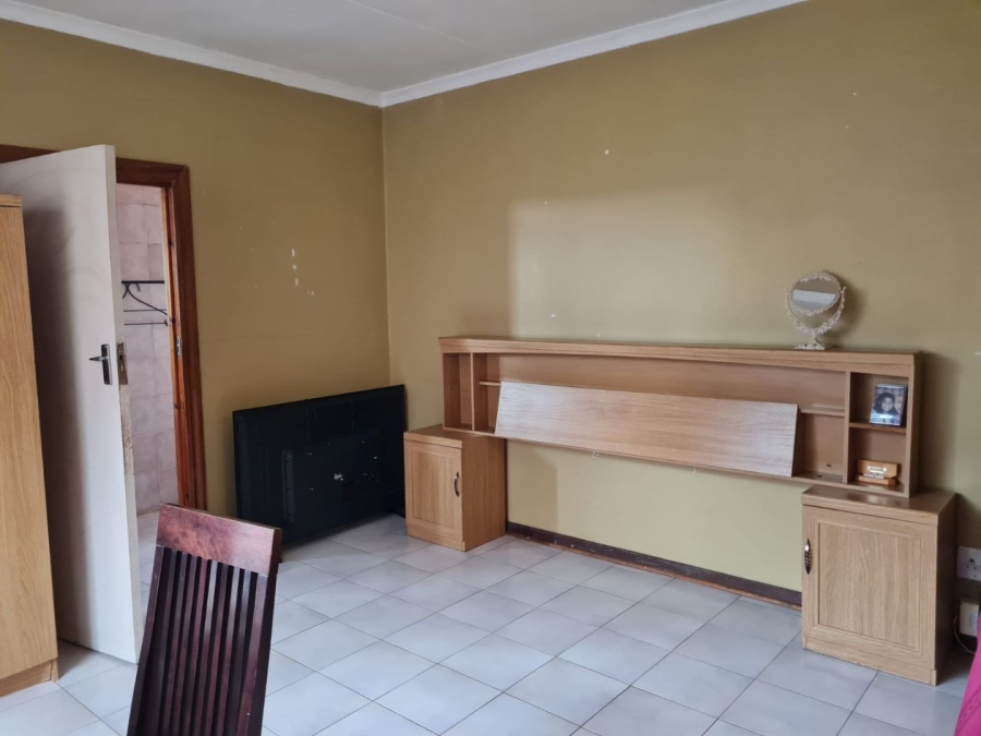 6 Bedroom Property for Sale in Lenasia South Gauteng