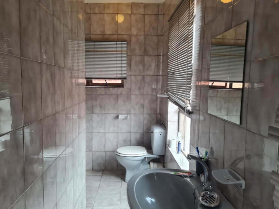 6 Bedroom Property for Sale in Lenasia South Gauteng