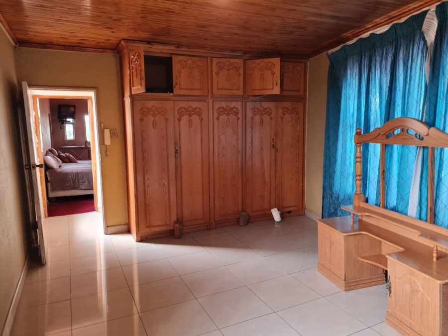 6 Bedroom Property for Sale in Lenasia South Gauteng