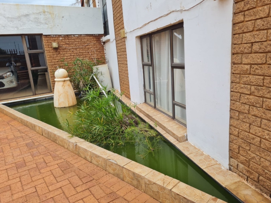 6 Bedroom Property for Sale in Lenasia South Gauteng