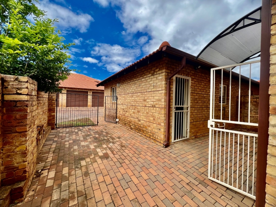 To Let 3 Bedroom Property for Rent in Hazeldean Gauteng