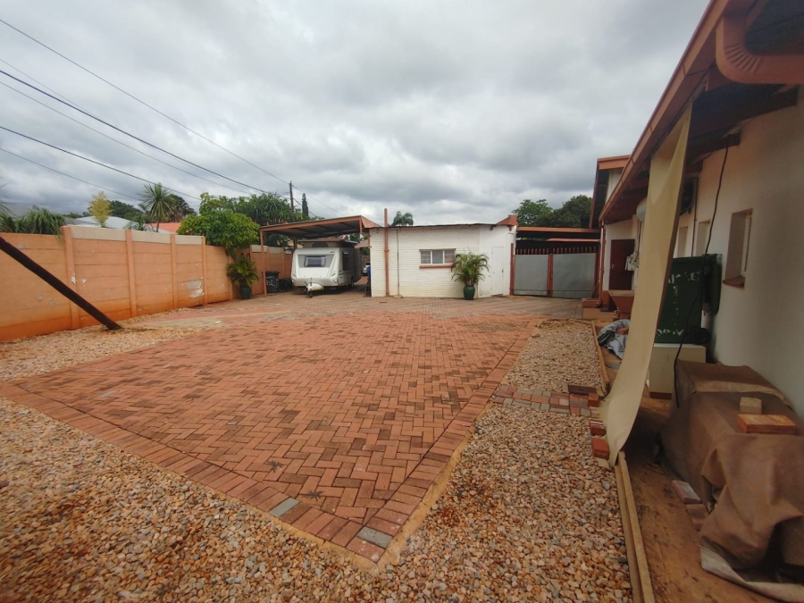  Bedroom Property for Sale in Sinoville Gauteng