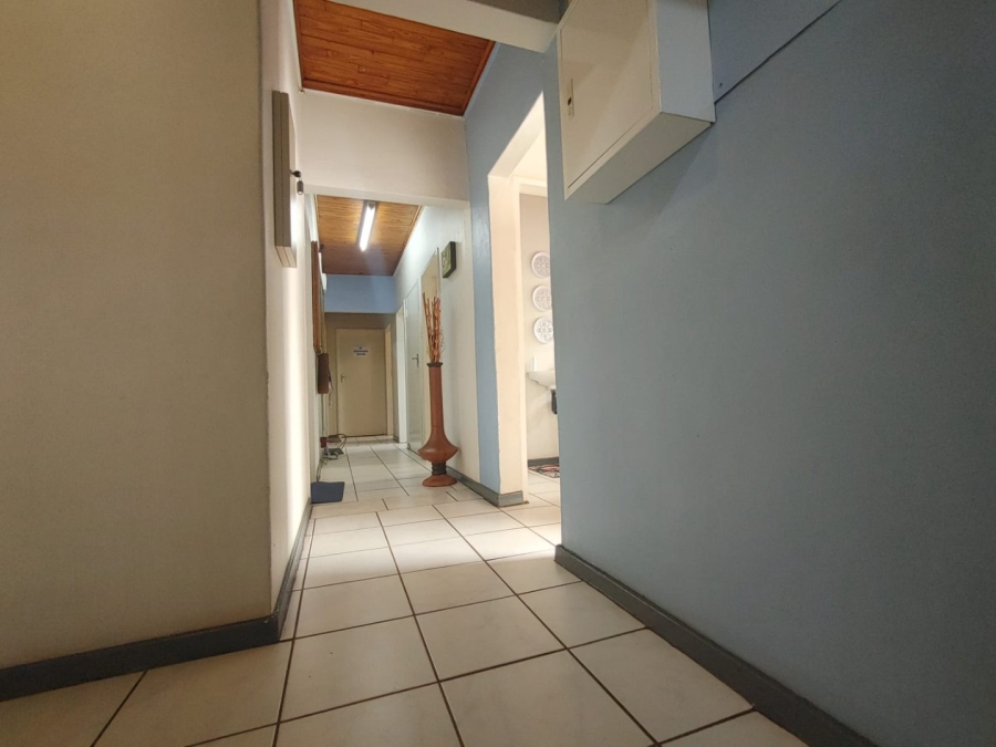  Bedroom Property for Sale in Sinoville Gauteng