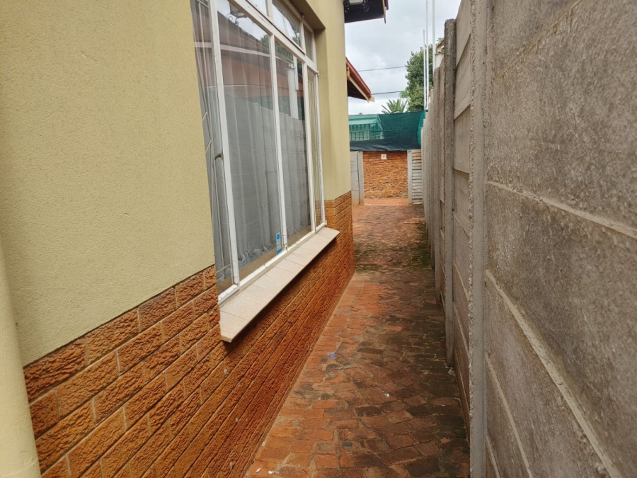  Bedroom Property for Sale in Sinoville Gauteng