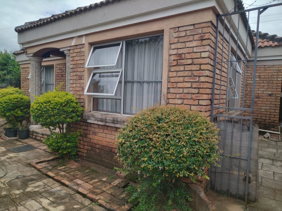 5 Bedroom Property for Sale in Mamelodi West Gauteng